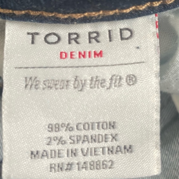 TORRID➕Destroyed Denim Boyfriend Bermuda Shorts - Picture 8 of 8